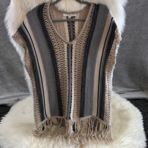 Sweater with fringe - Picture 1 of 5